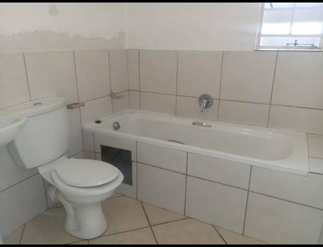 2 BEDROOM APARTMENT FOR SALE IN WATERVAL EAST